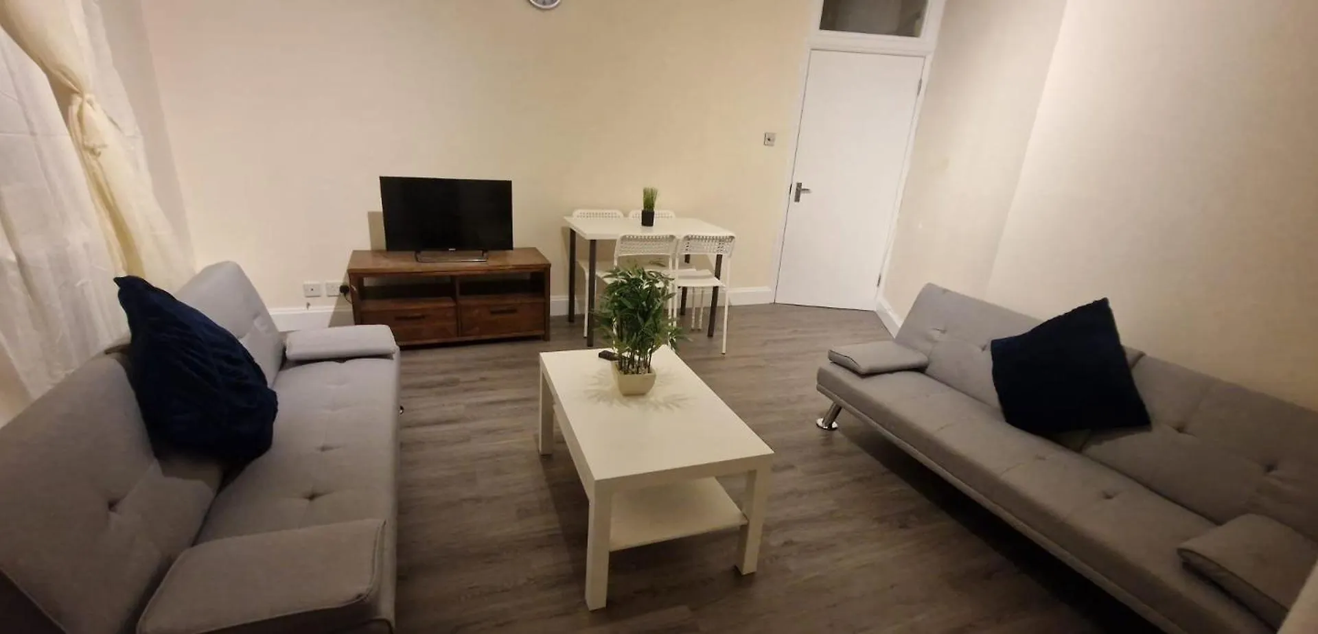 Central Southampton Apartment Ocean Village