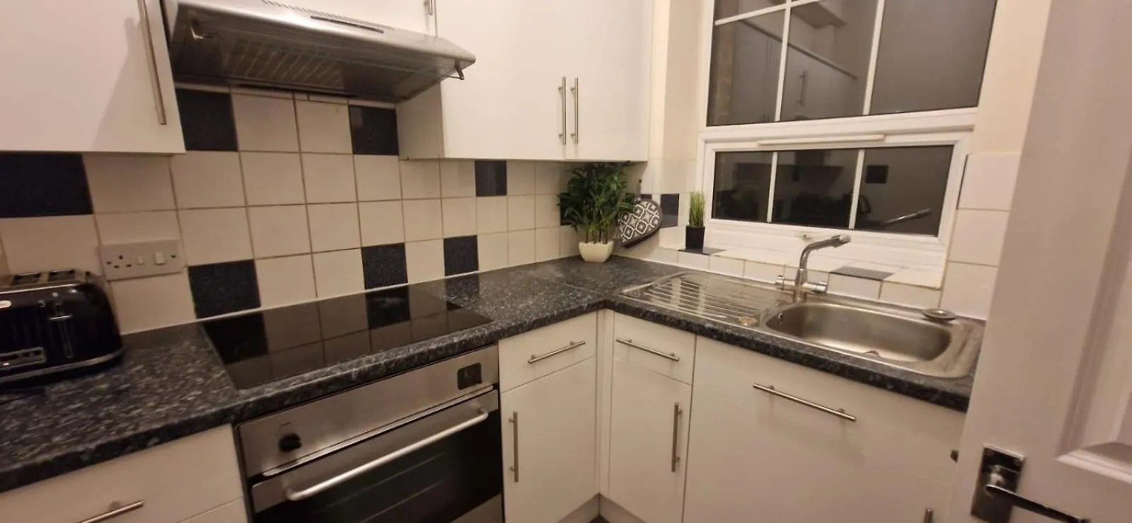 Central Southampton Apartment Ocean Village