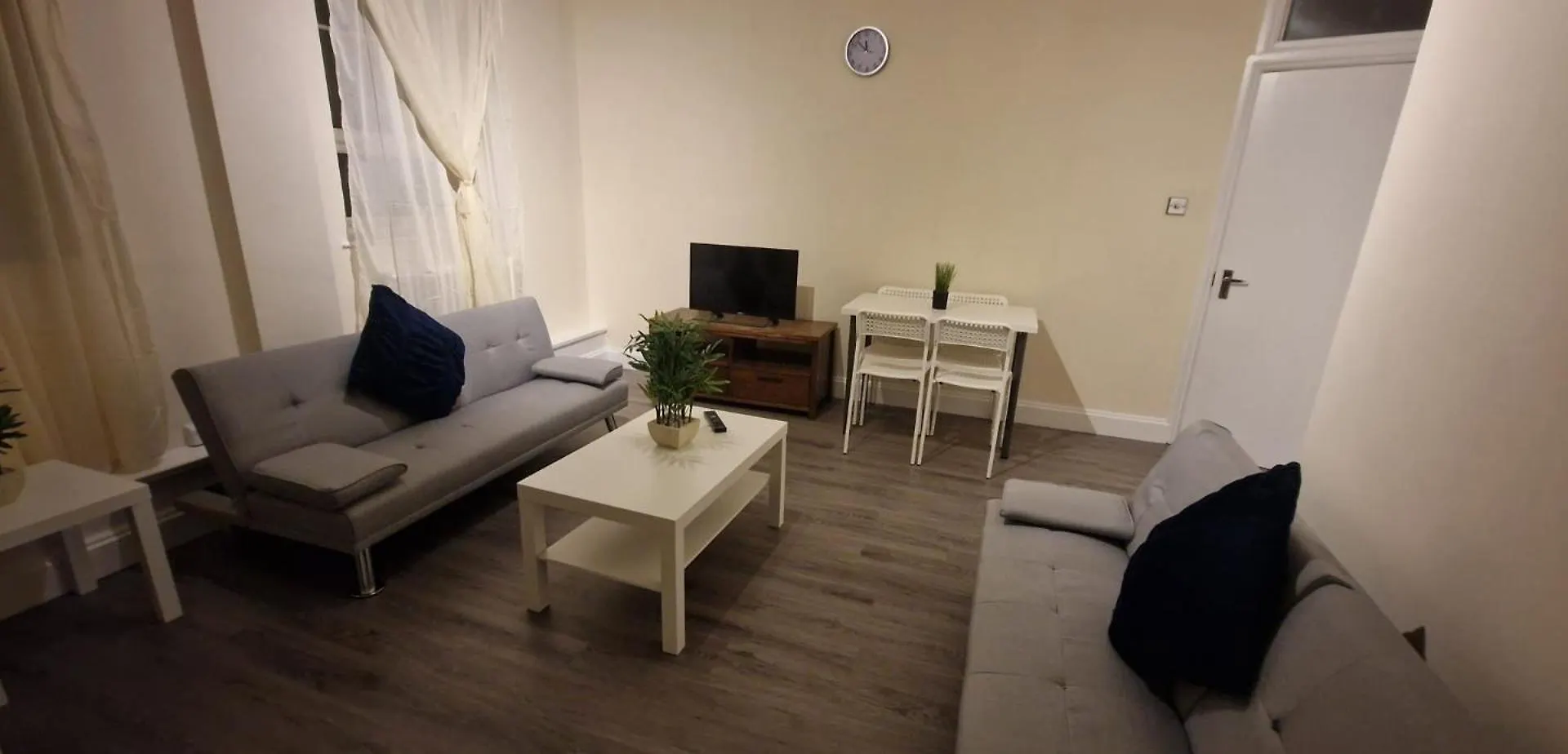 Central Southampton Apartment Ocean Village