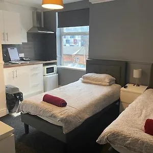 2* Pensión Circle Bed Only