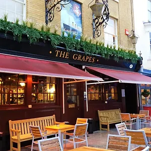 3* Inn The Grapes Pub